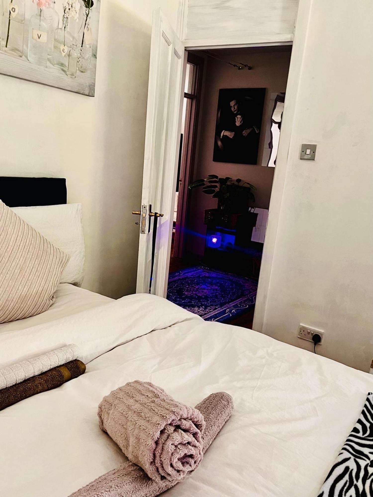Heartwarming And Vibrant Private In Unit * Londen
