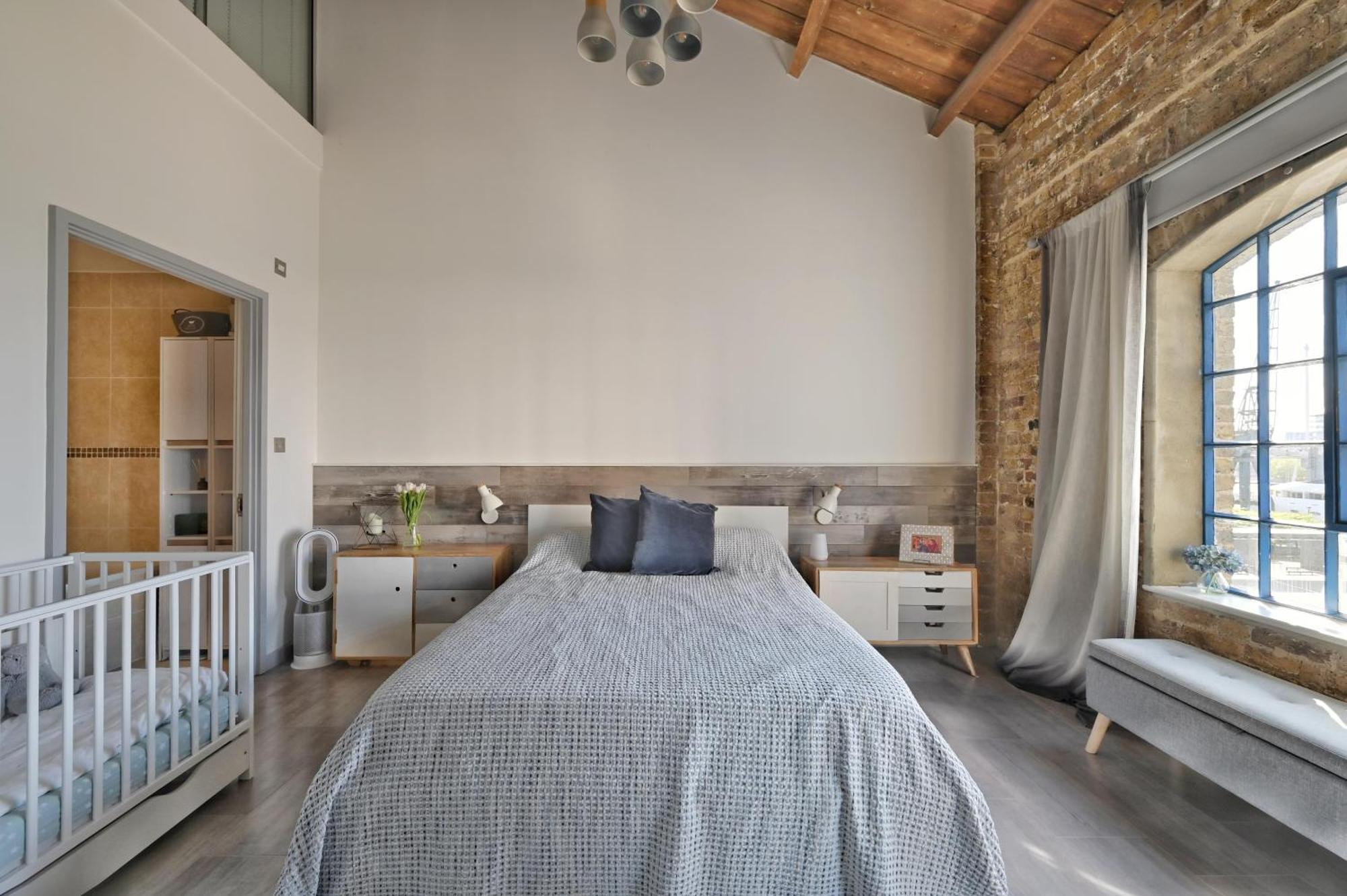 Luxurious Docklands Loft - Steps Away From Excel & Dlr - Free Parking * Londen