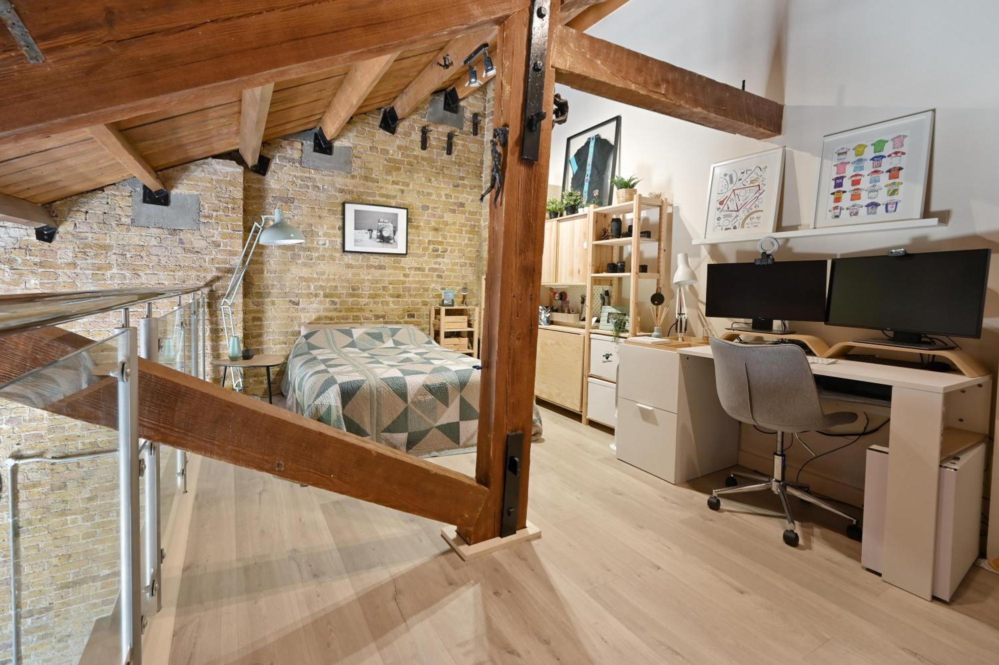 Luxurious Docklands Loft - Steps Away From Excel & Dlr - Free Parking Appartement *