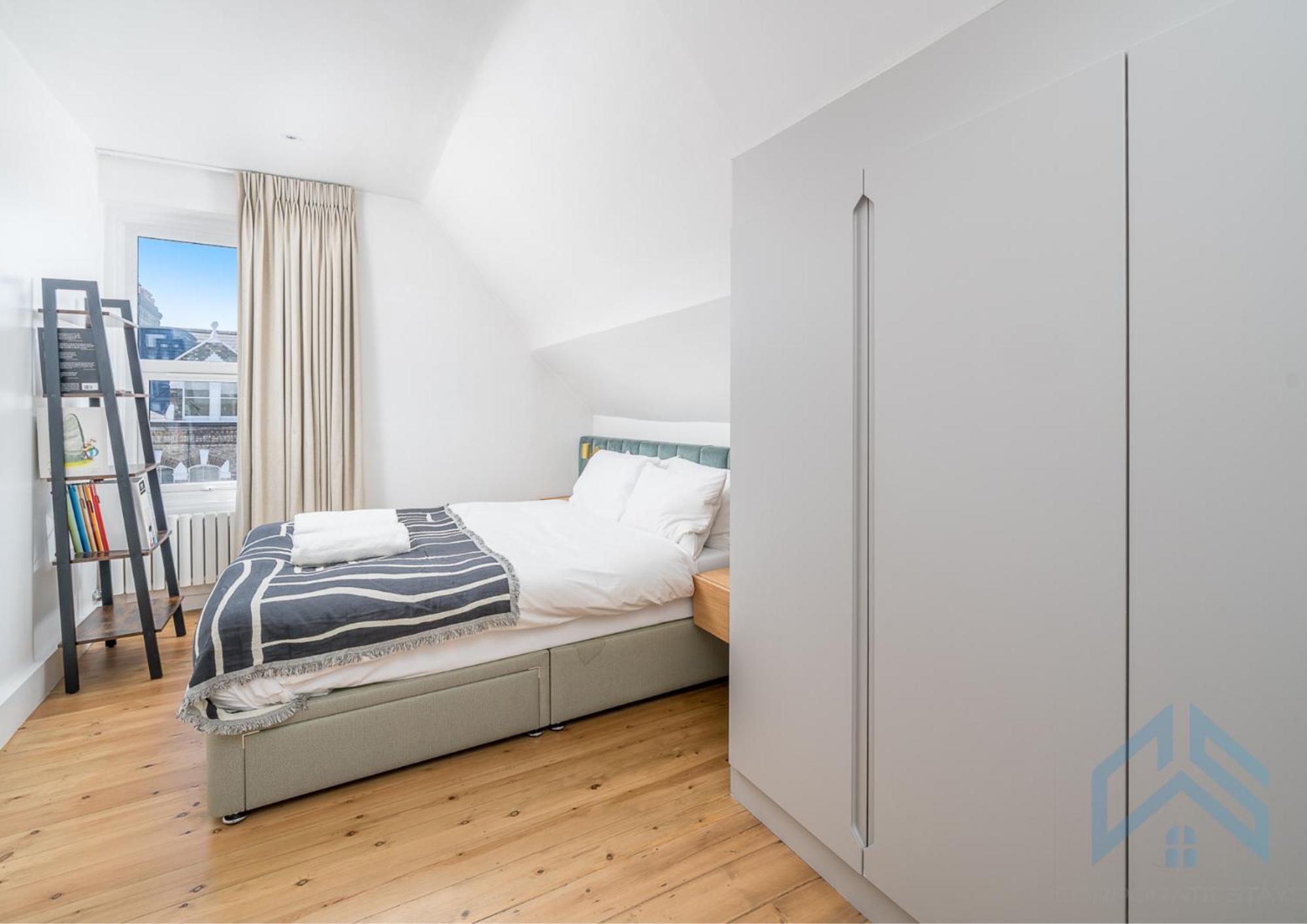 Boutique 2br With Roof Terrace Near Tube - West Kensington * London