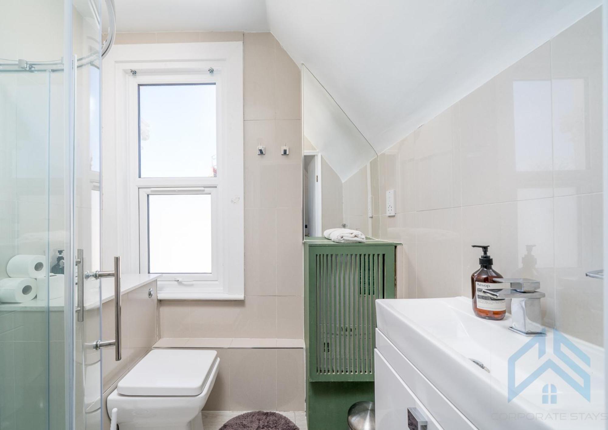 Boutique 2br With Roof Terrace Near Tube - West Kensington London