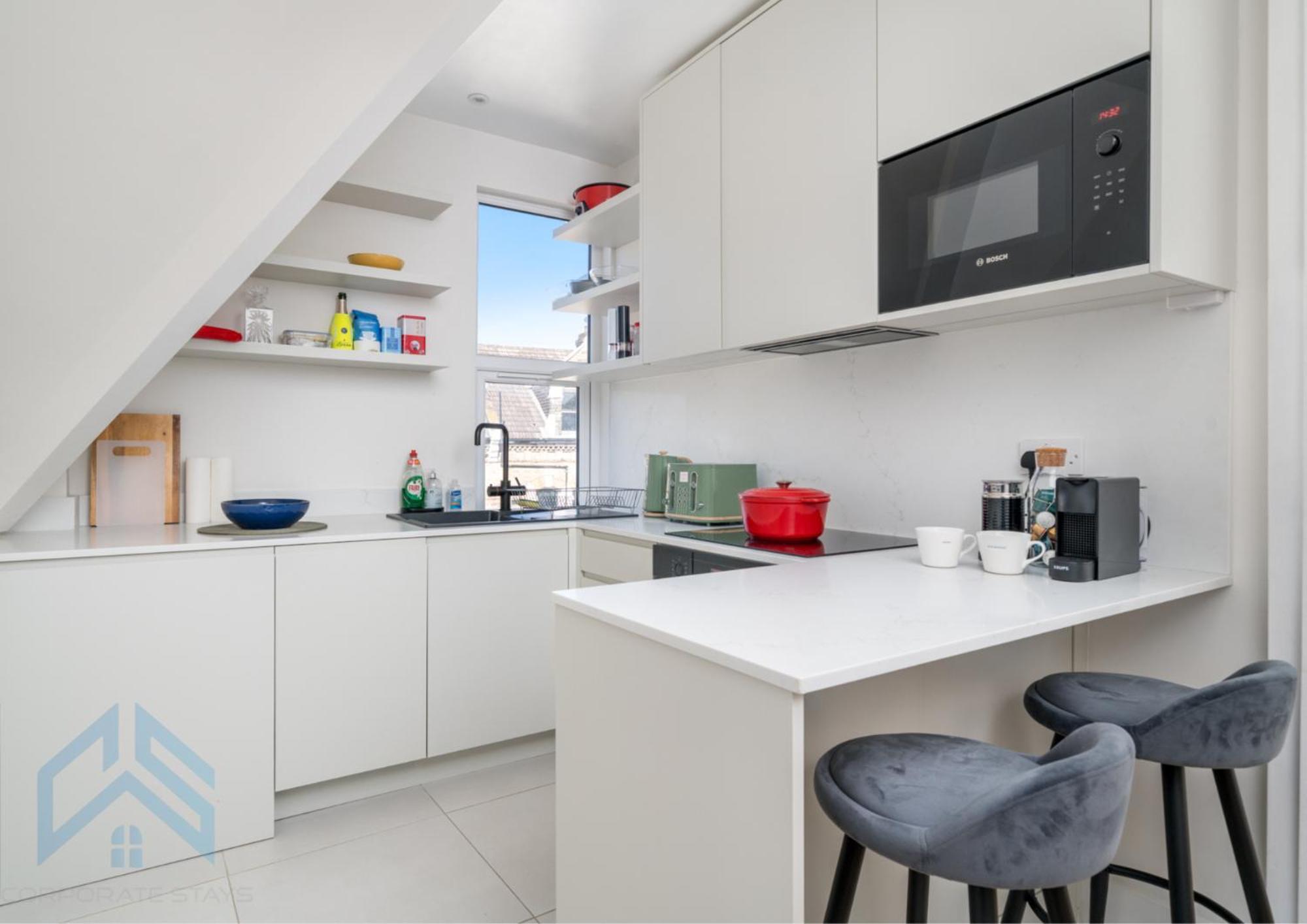 Boutique 2br With Roof Terrace Near Tube - West Kensington Apartment *