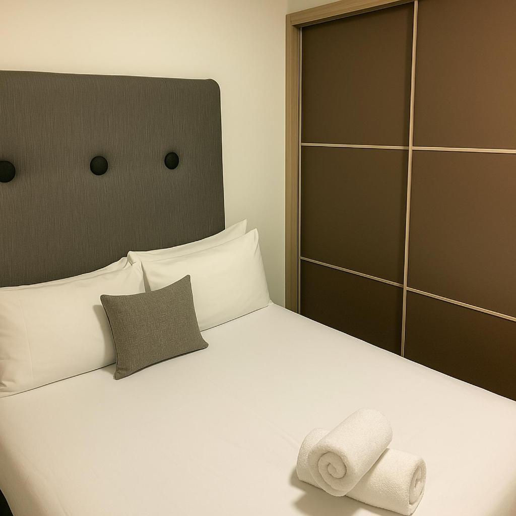 Flat - 3 Min To West Kensington Station * London