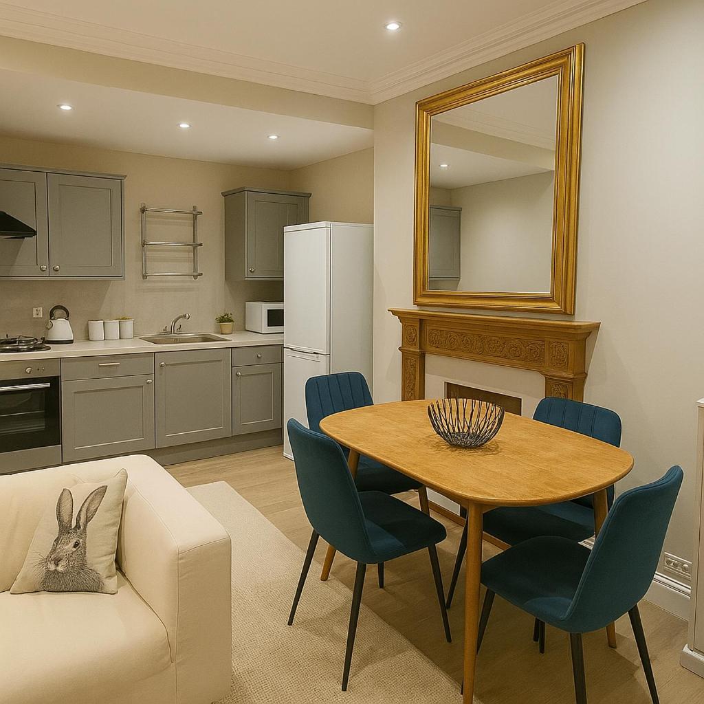 Flat - 3 Min To West Kensington Station Apartment *