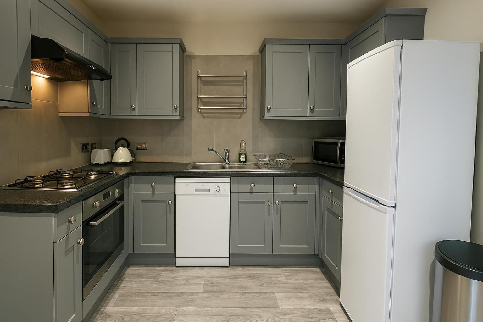 Apartment Flat - 3 Min To West Kensington Station London