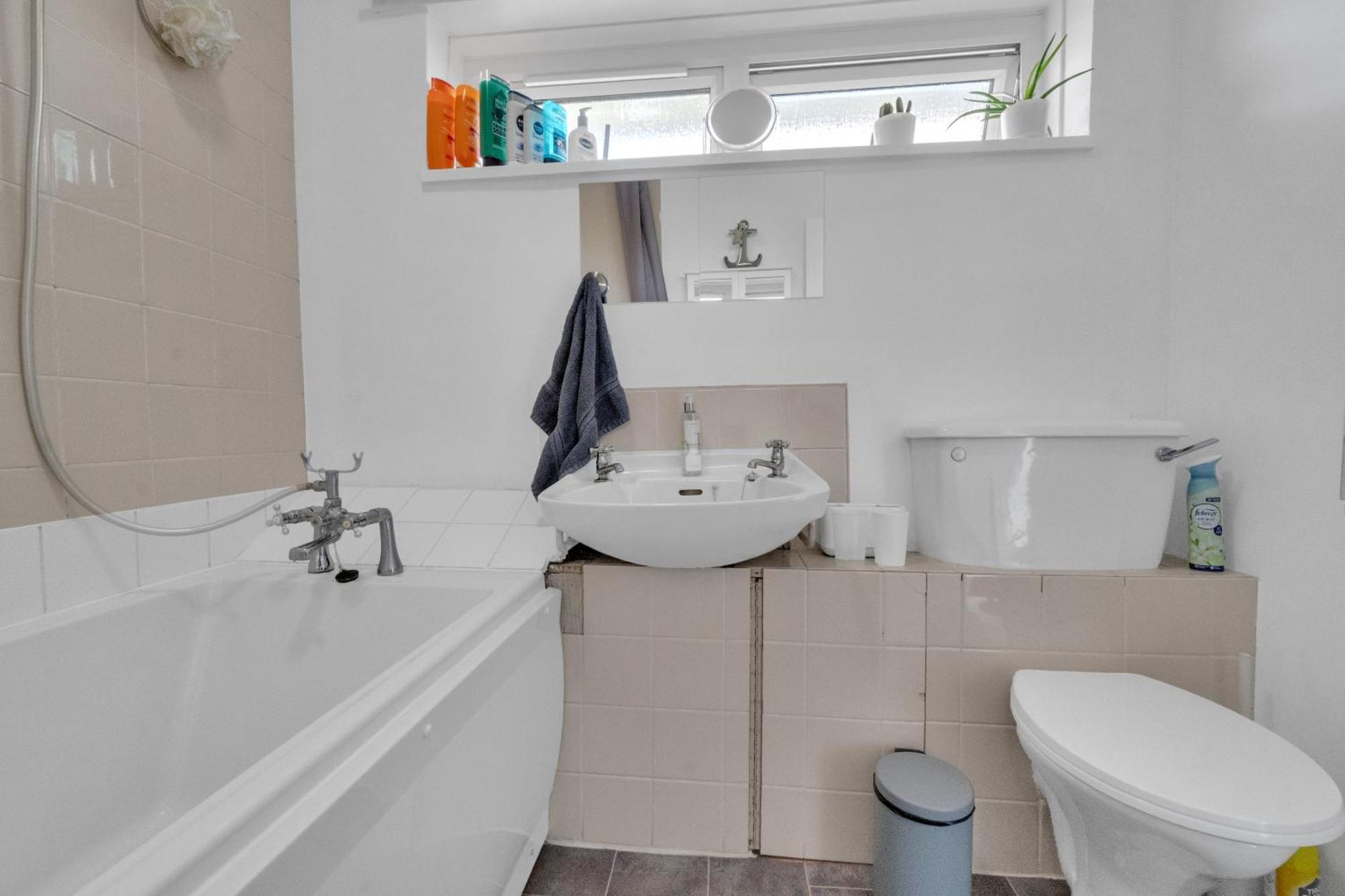 Cosy 5-bedroom Flat With Terrace In Wimbledon