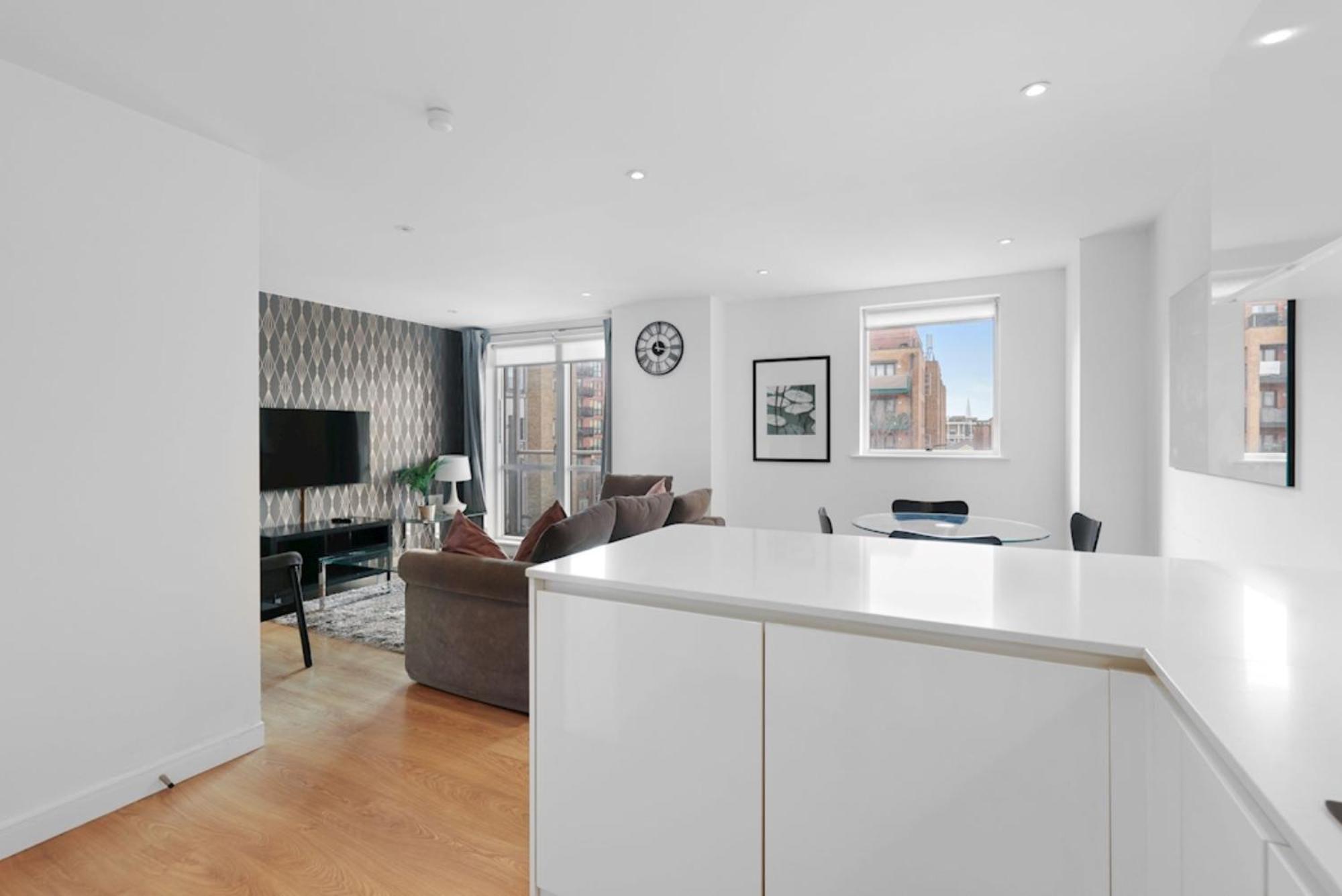 East Side Wharf 2 Bed Apartment *
