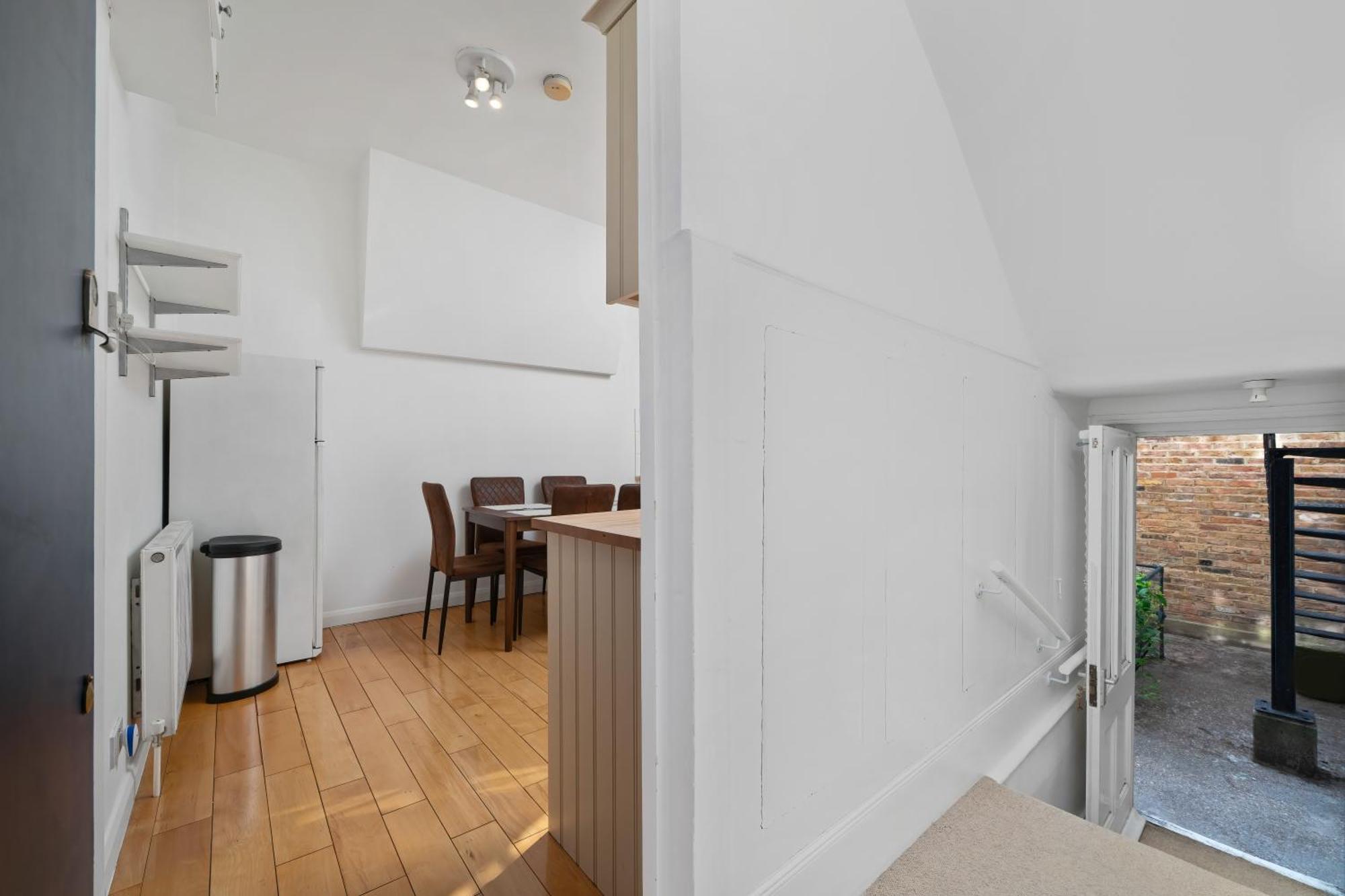 Paddington, Modern 2 Bedroom Apartment *
