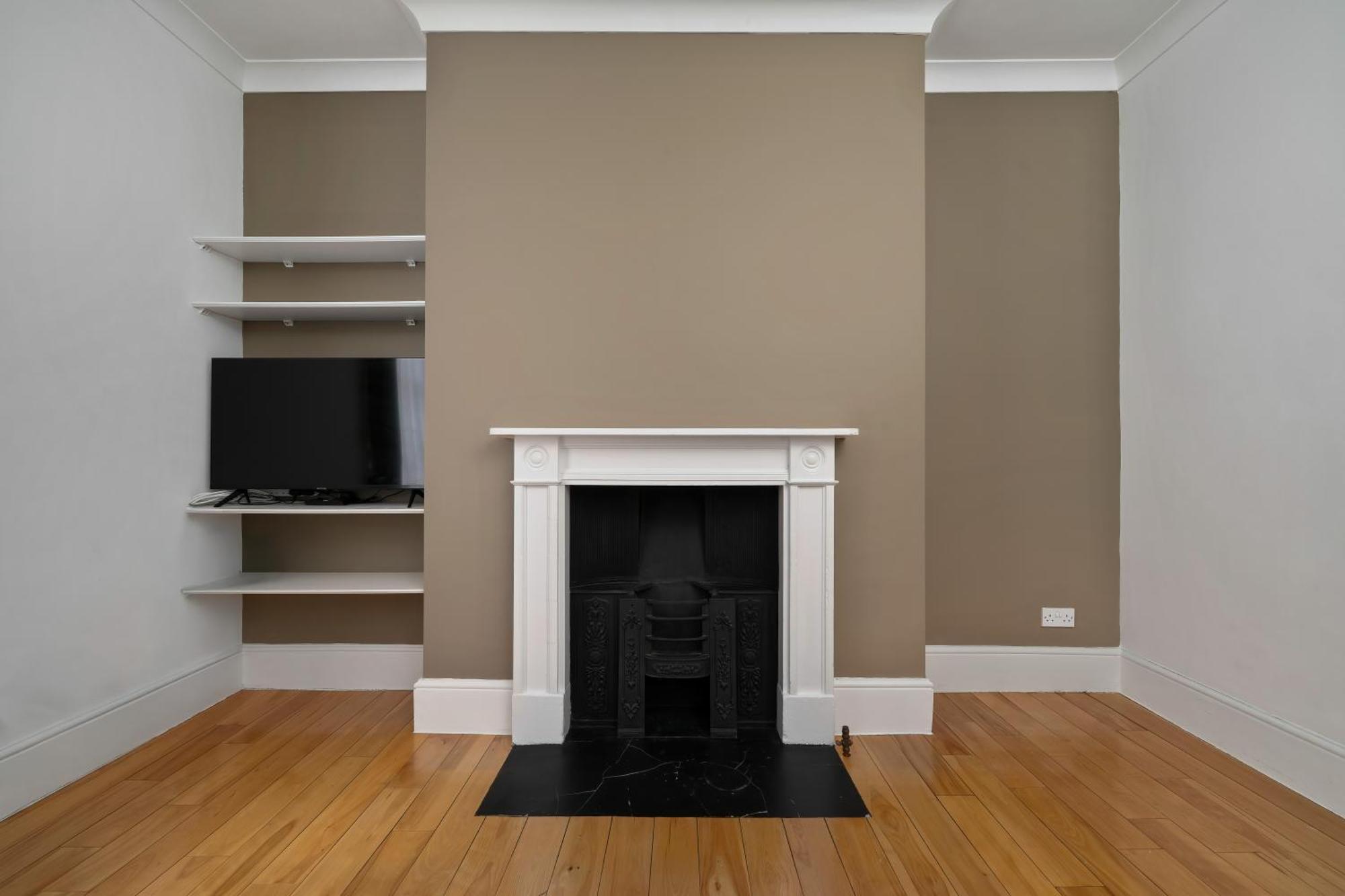Paddington, Modern 2 Bedroom *