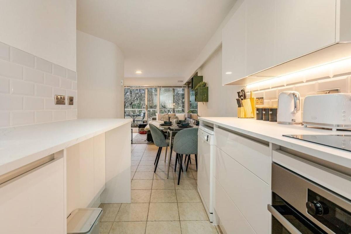 Apartment Peaceful Oasis Steps From Oxford Street London