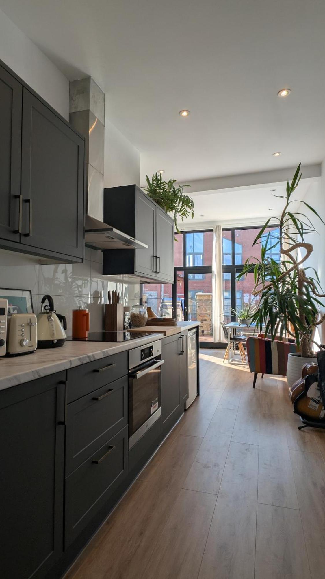 Apartment Tranquil & Bright By The Canal
