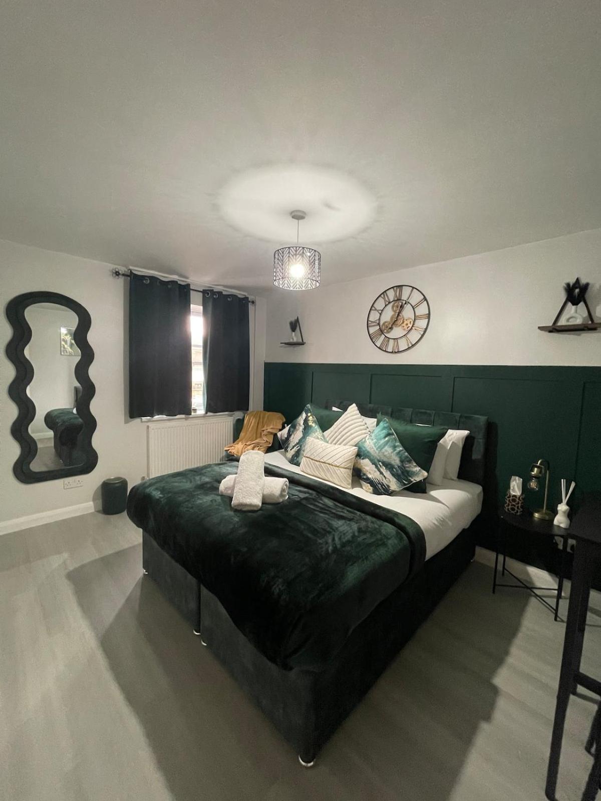 Apartment Luxurious & Spacious 3-br Free Parking Balcony London