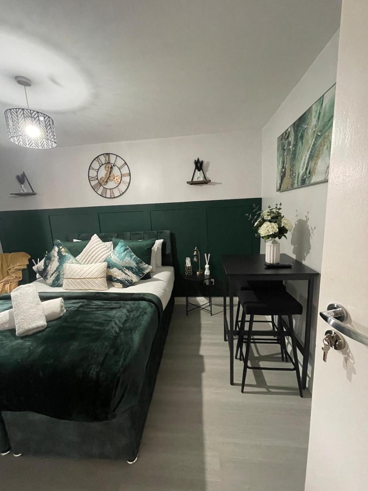 Apartment Luxurious & Spacious 3-br Free Parking Balcony London