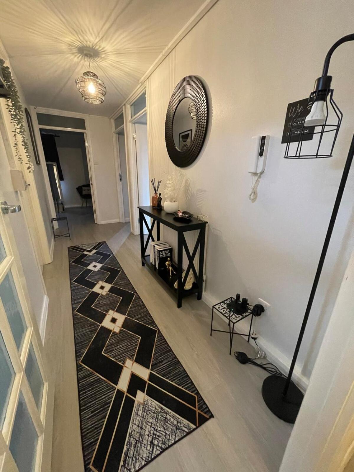 Luxurious & Spacious 3-br Free Parking Balcony Apartment *