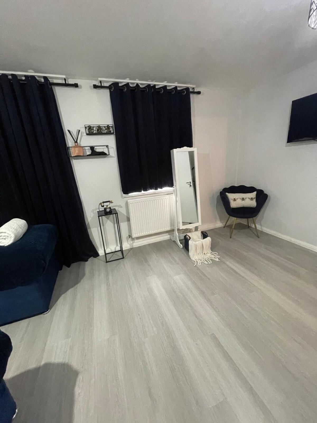 Luxurious & Spacious 3-br Free Parking Balcony *