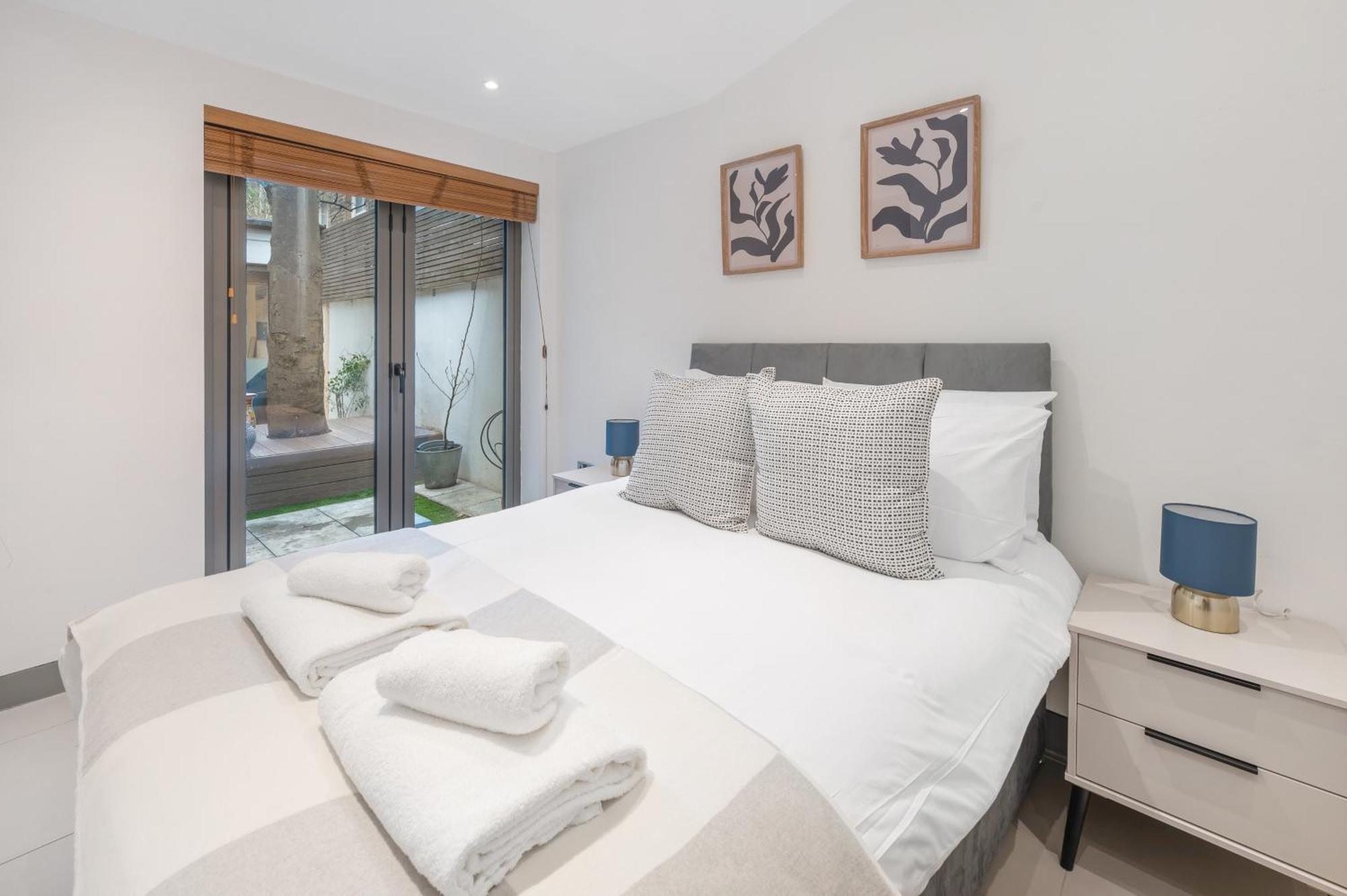 Casa Italia Near South Kensington, Hyde Park And Gloucester Road Station - Outside Space Private Apartment