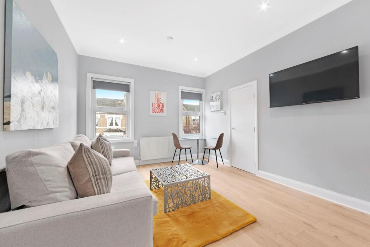 Apartment New Loft Style 2 Bed Maida Vale Sleeps 6 People London