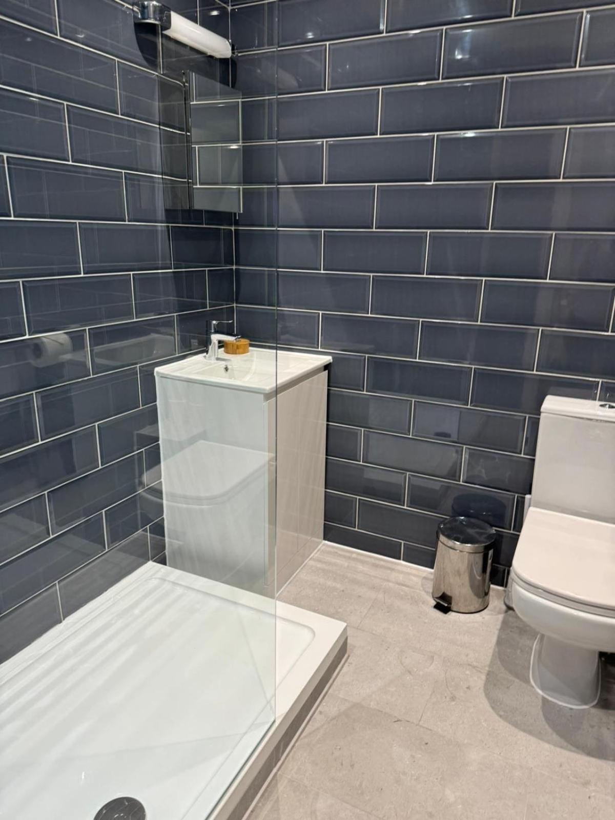 New Loft Style 2 Bed Maida Vale Sleeps 6 People London