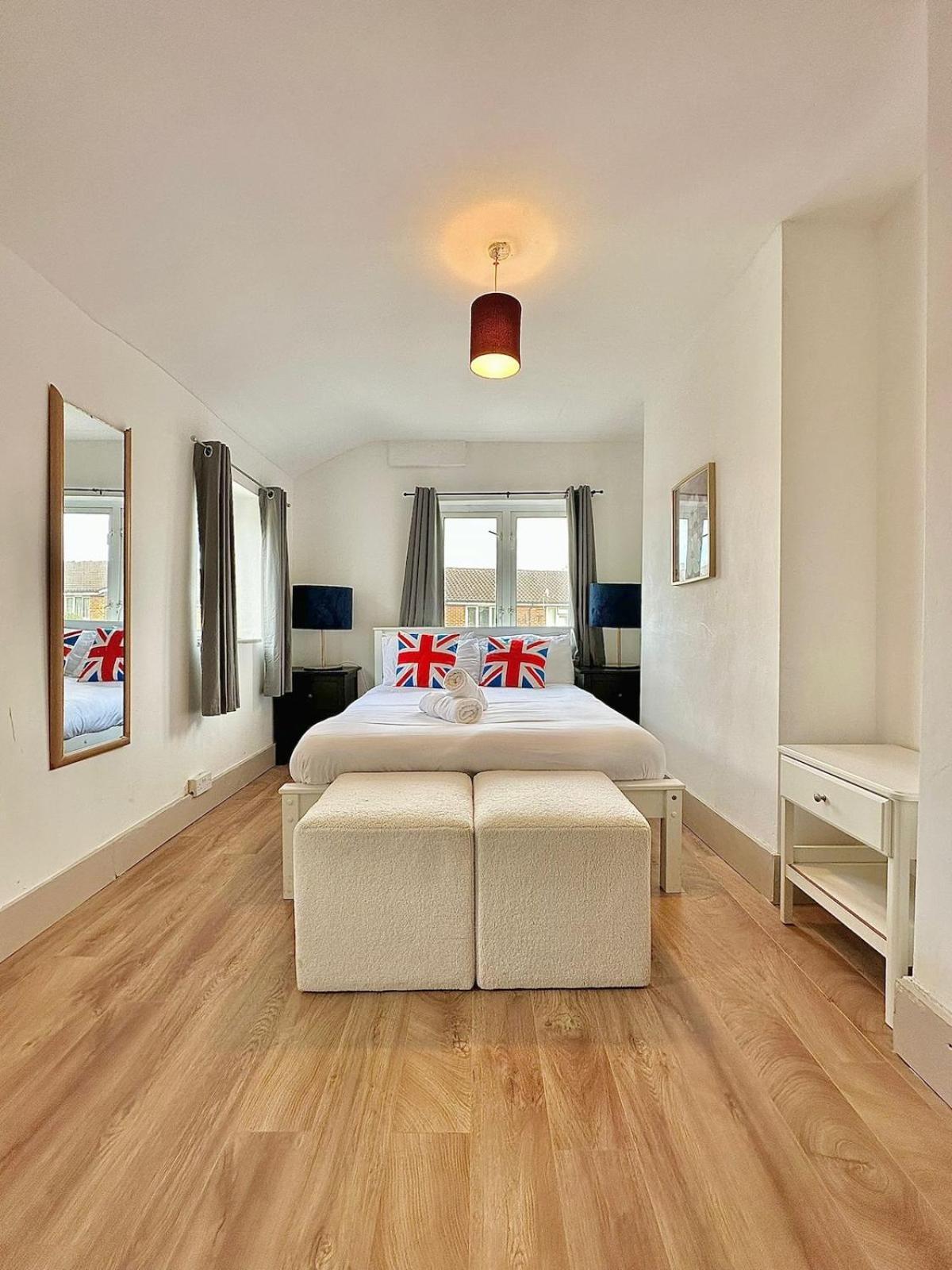 Large House In 105 Holiday home