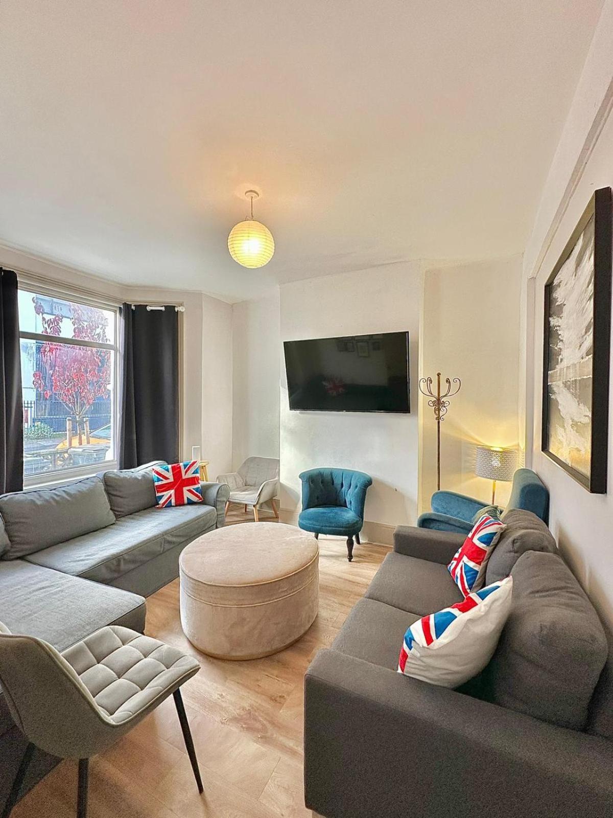 Large House In 105 Holiday home London