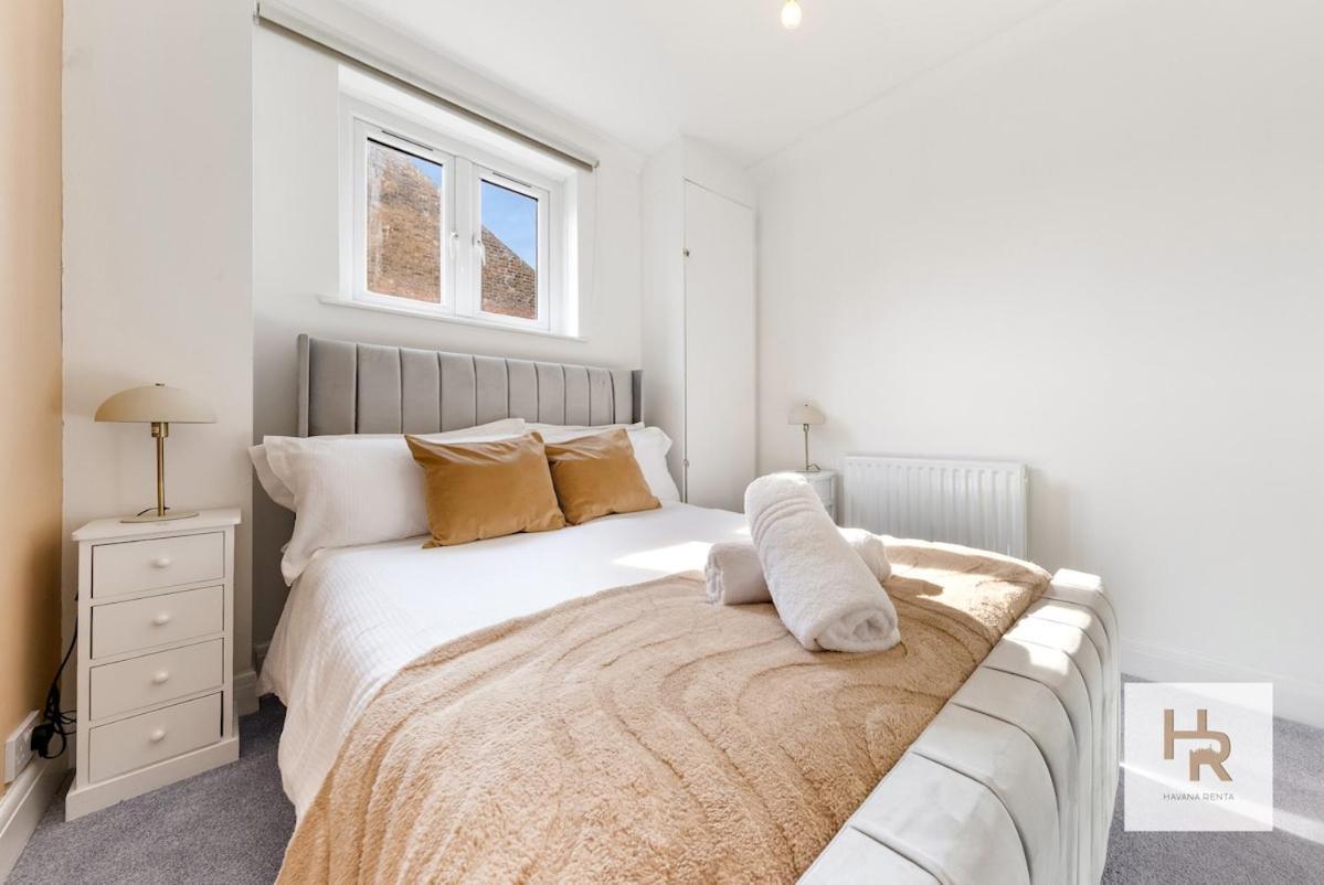 Prime Location - Stylish Retreat - Wifi & Netflix London