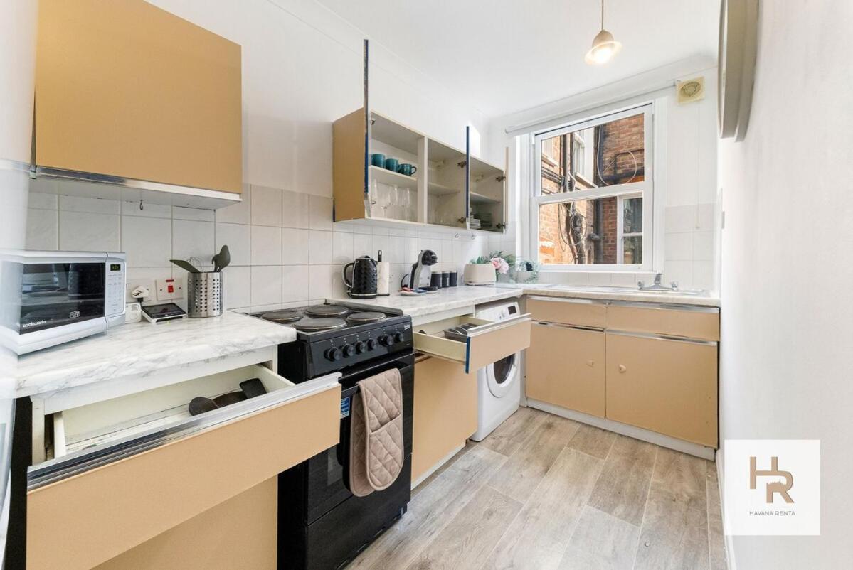Prime Location - Stylish Retreat - Wifi & Netflix Apartment