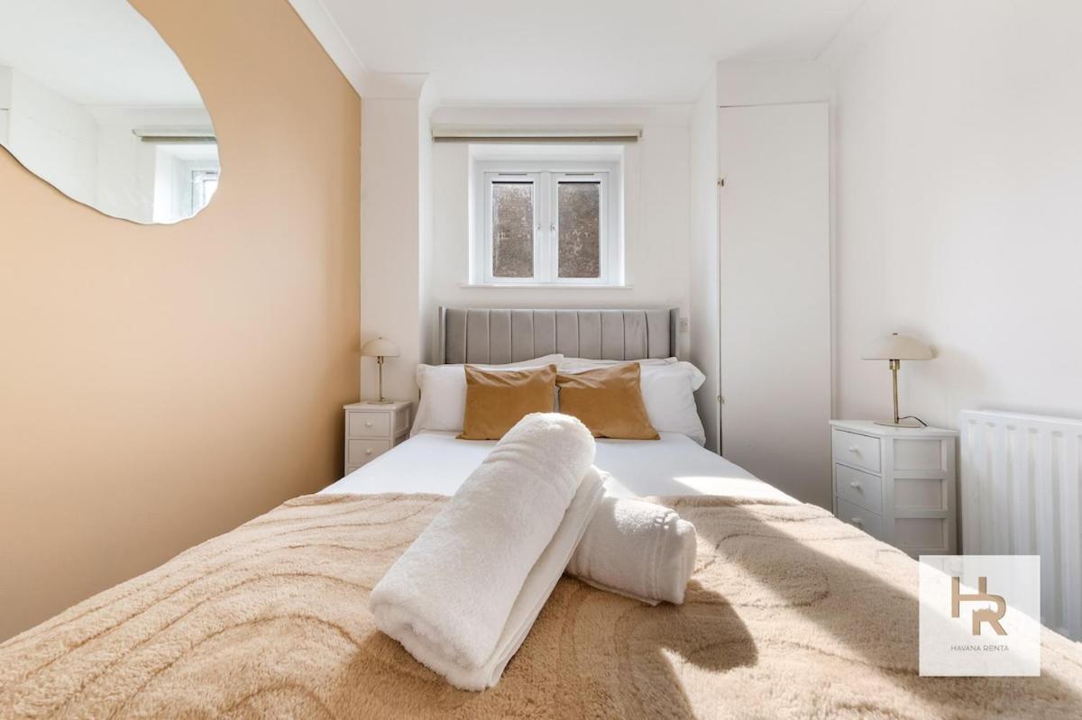 Prime Location - Stylish Retreat - Wifi & Netflix Apartment *