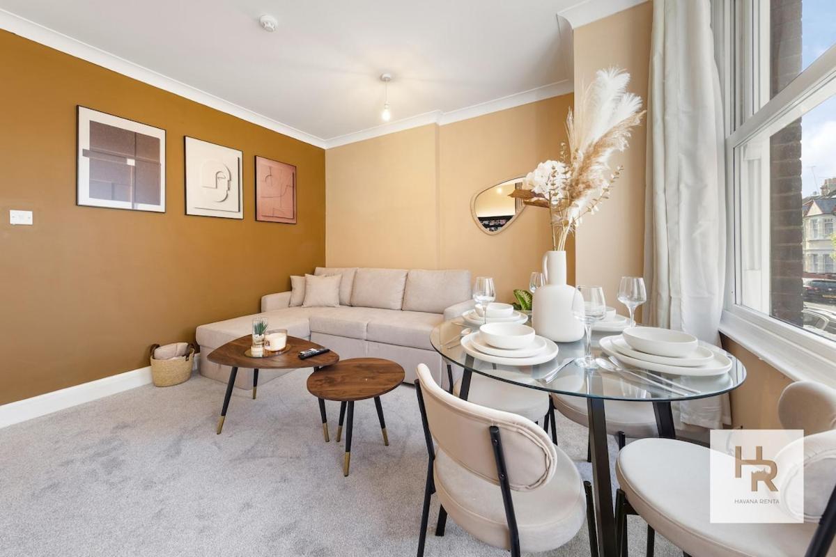 Prime Location - Stylish Retreat - Wifi & Netflix * London