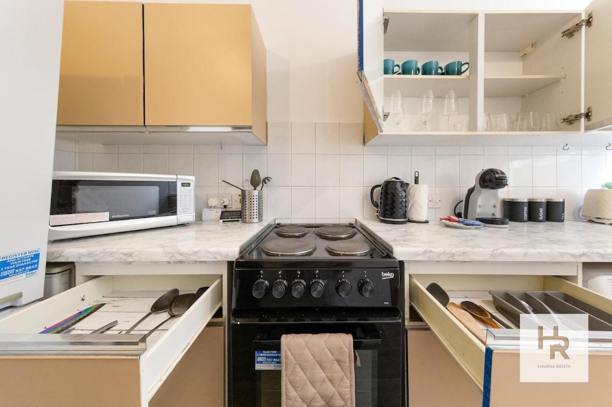 Prime Location - Stylish Retreat - Wifi & Netflix Apartment London