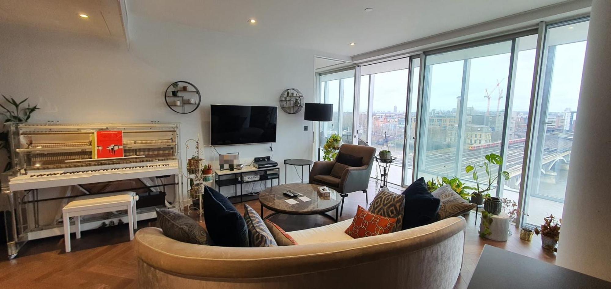 River Facing Luxury Flat Apartment London