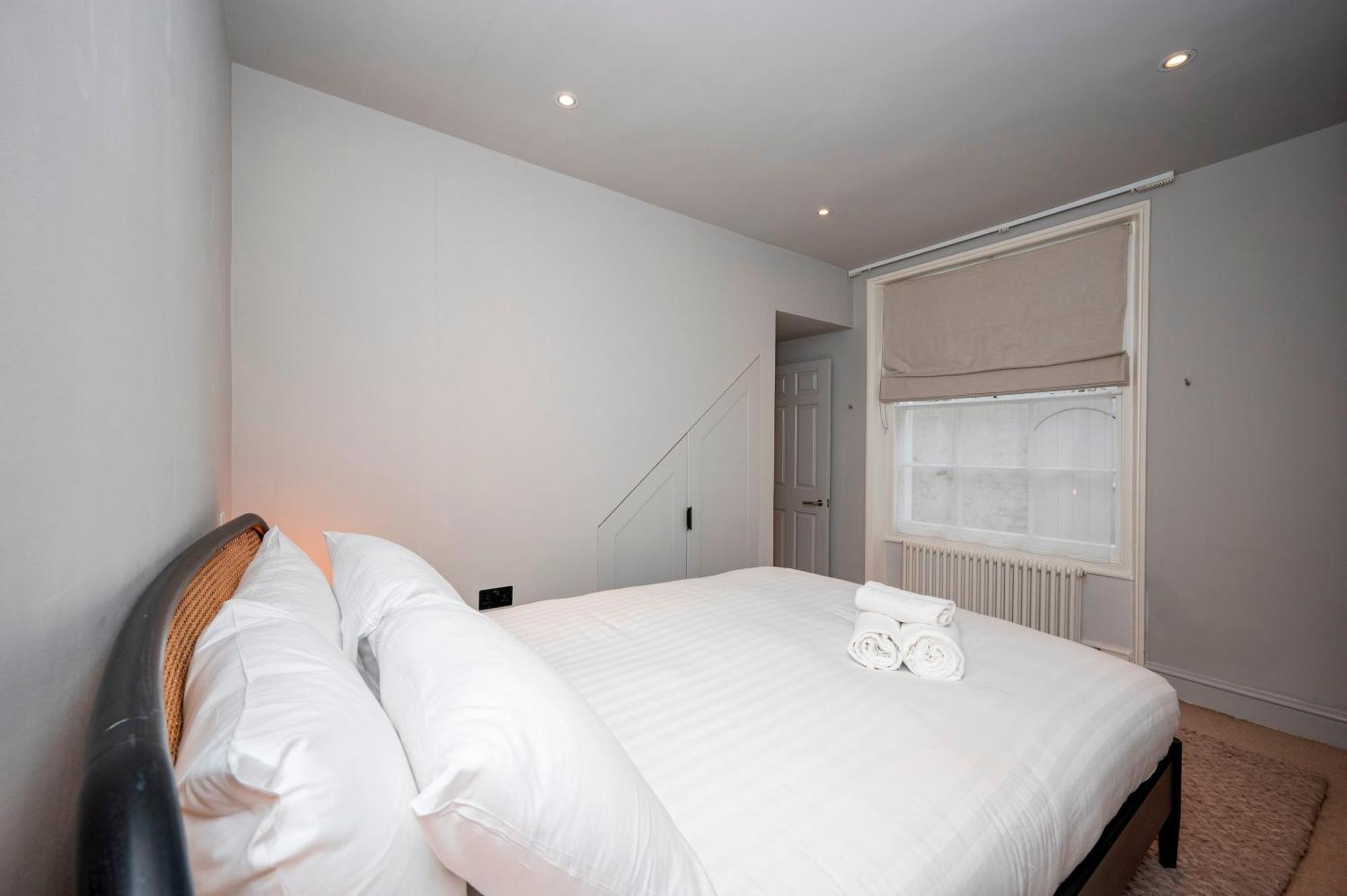 Pass The Keys Luxury Stylish Duplex With Private Garden