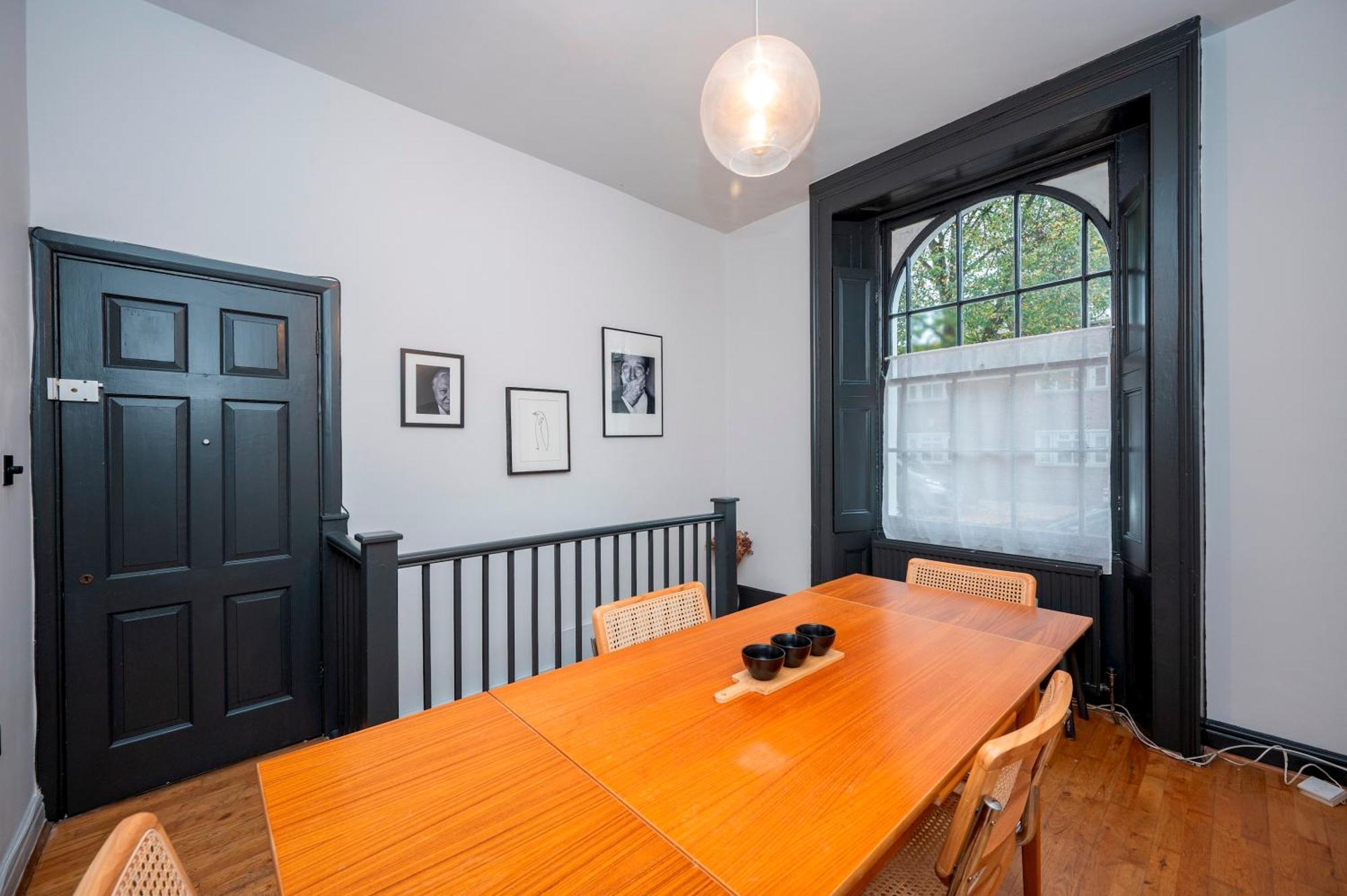 Appartement Pass The Keys Luxury Stylish Duplex With Private Garden Londen