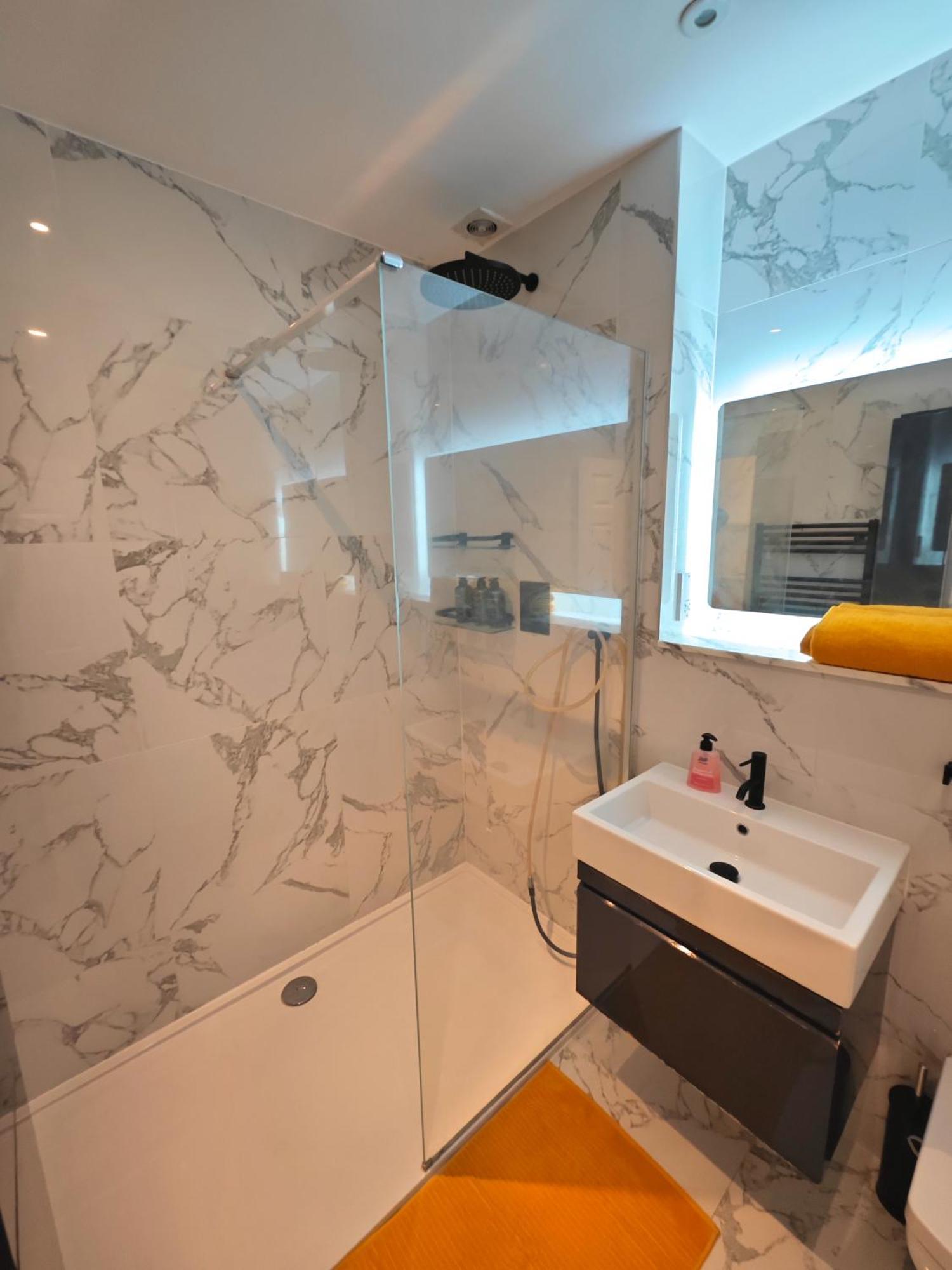 Luxury 4-bedroom In Oxford Street * London