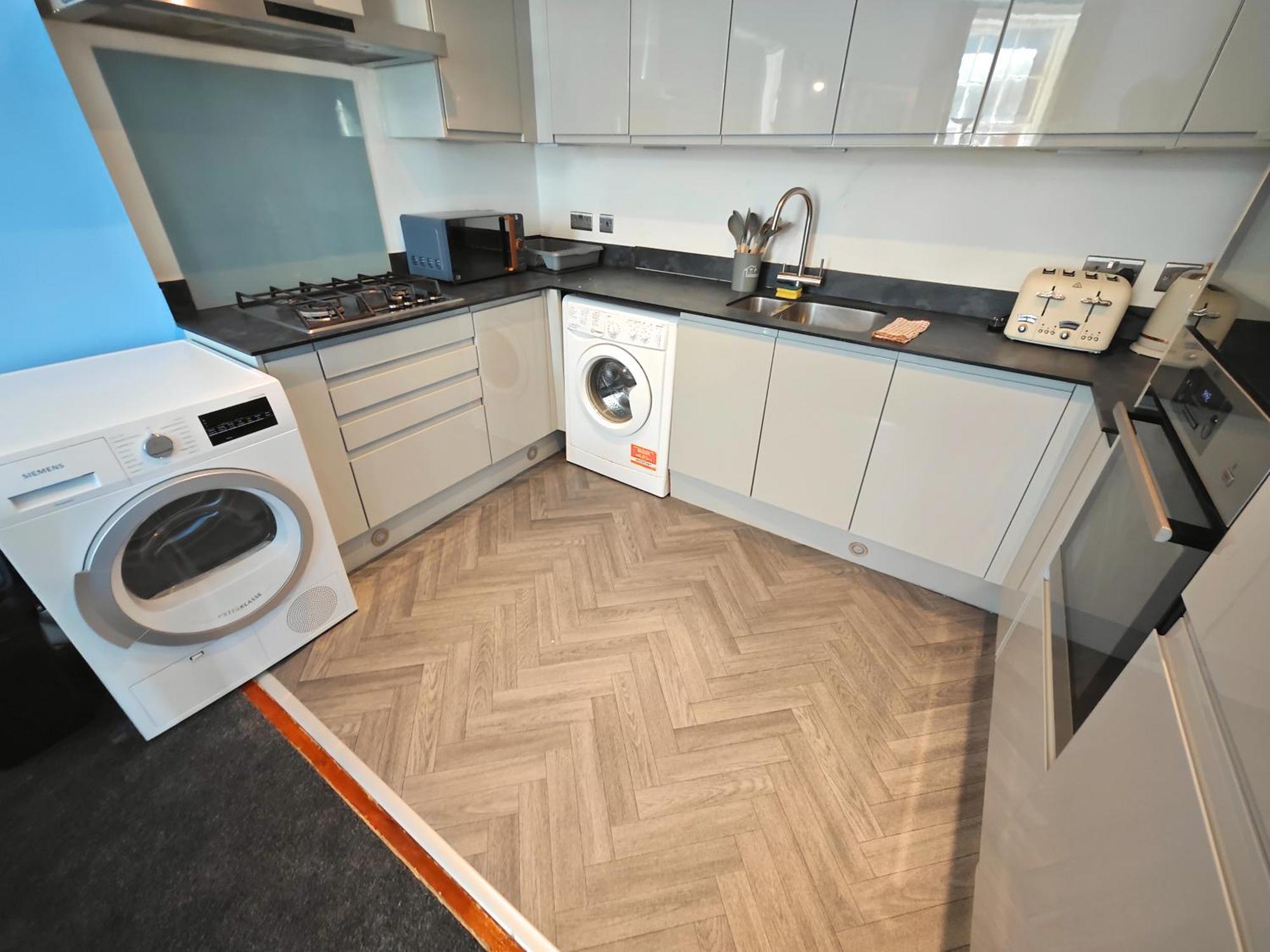 Luxury 4-bedroom In Oxford Street Apartment