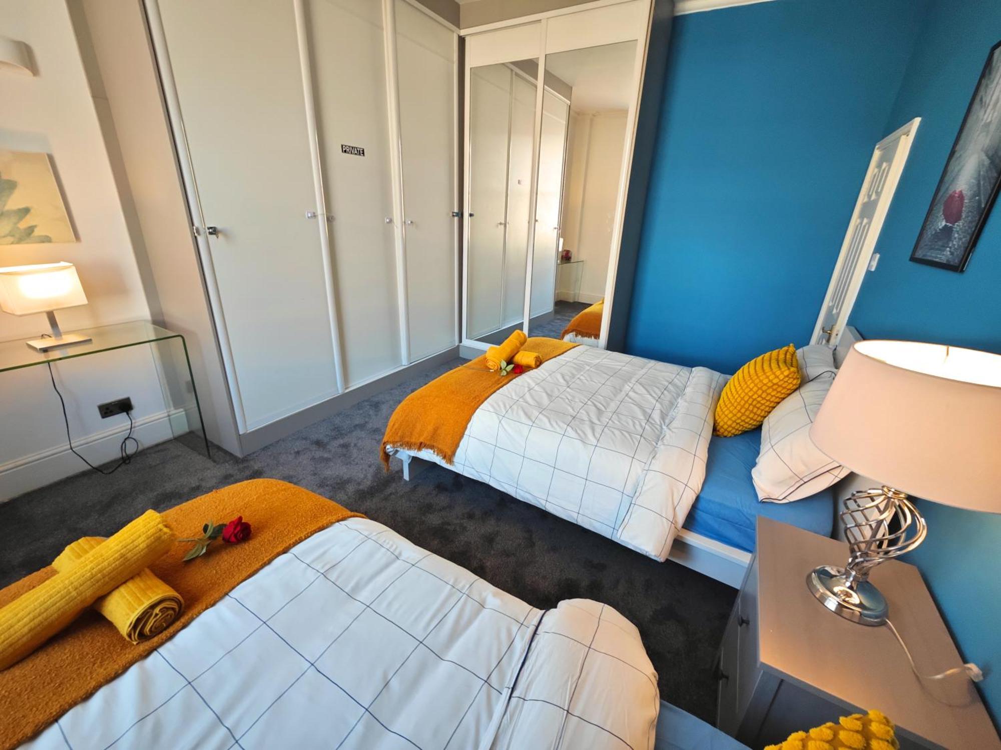 Luxury 4-bedroom In Oxford Street Apartment *