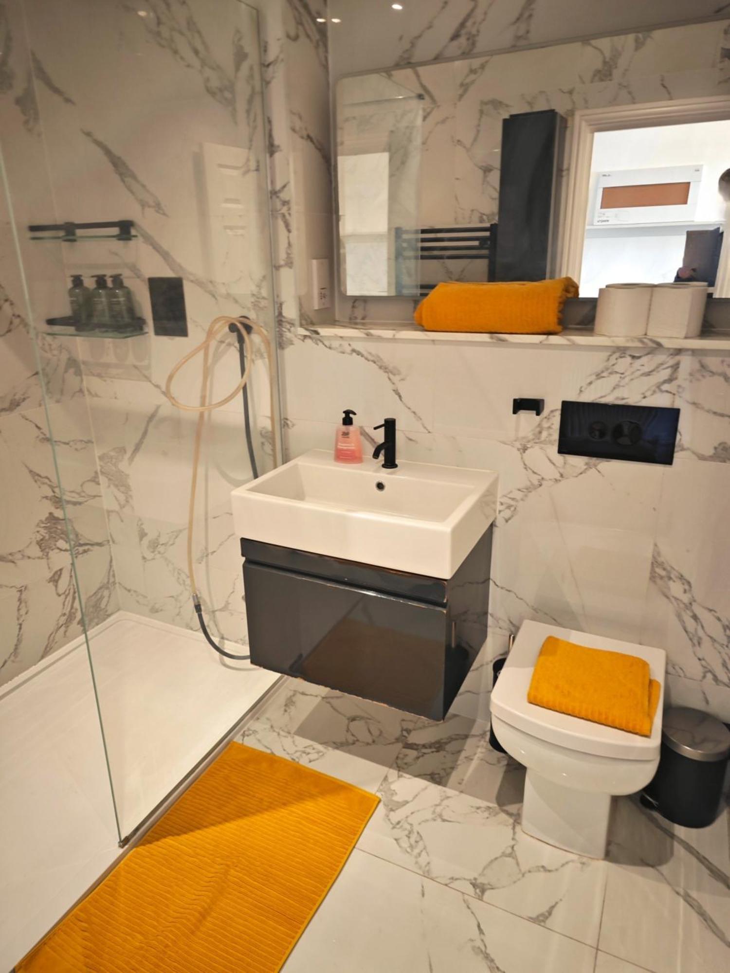 Luxury 4-bedroom In Oxford Street Apartment London