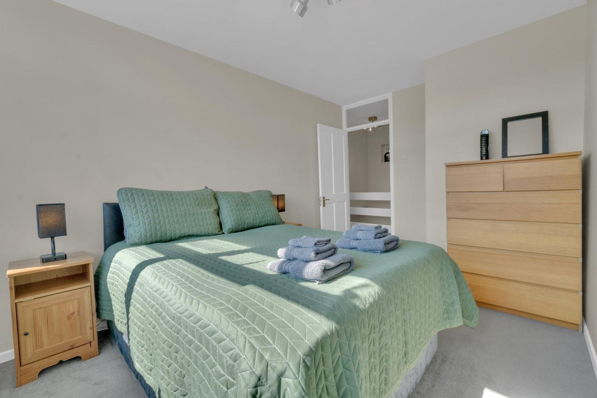 Cosy 5-bedroom Flat With Terrace In Wimbledon Apartment