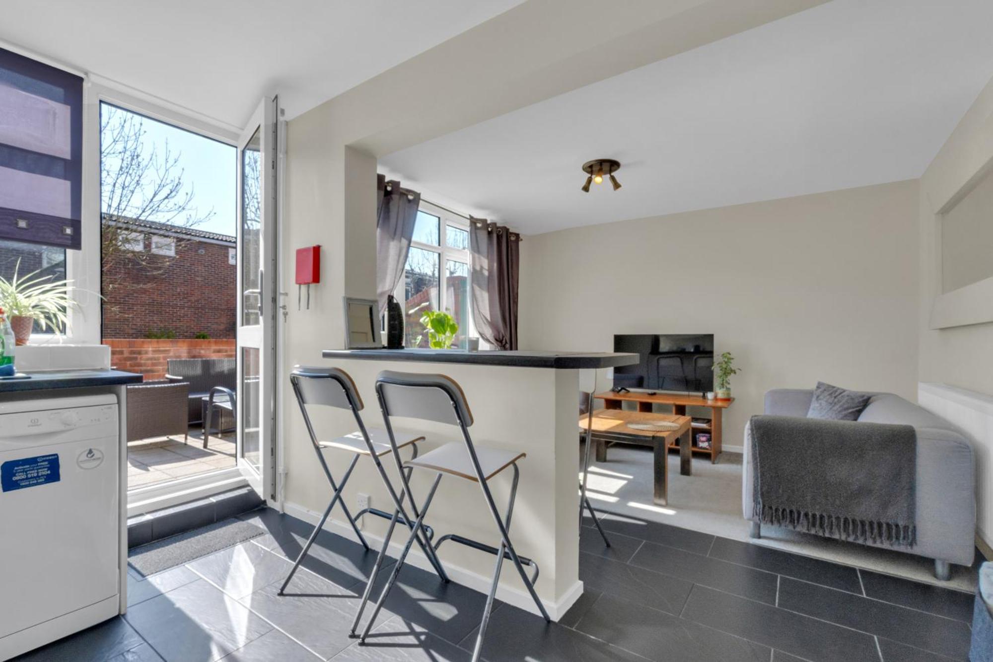 Cosy 5-bedroom Flat With Terrace In Wimbledon *