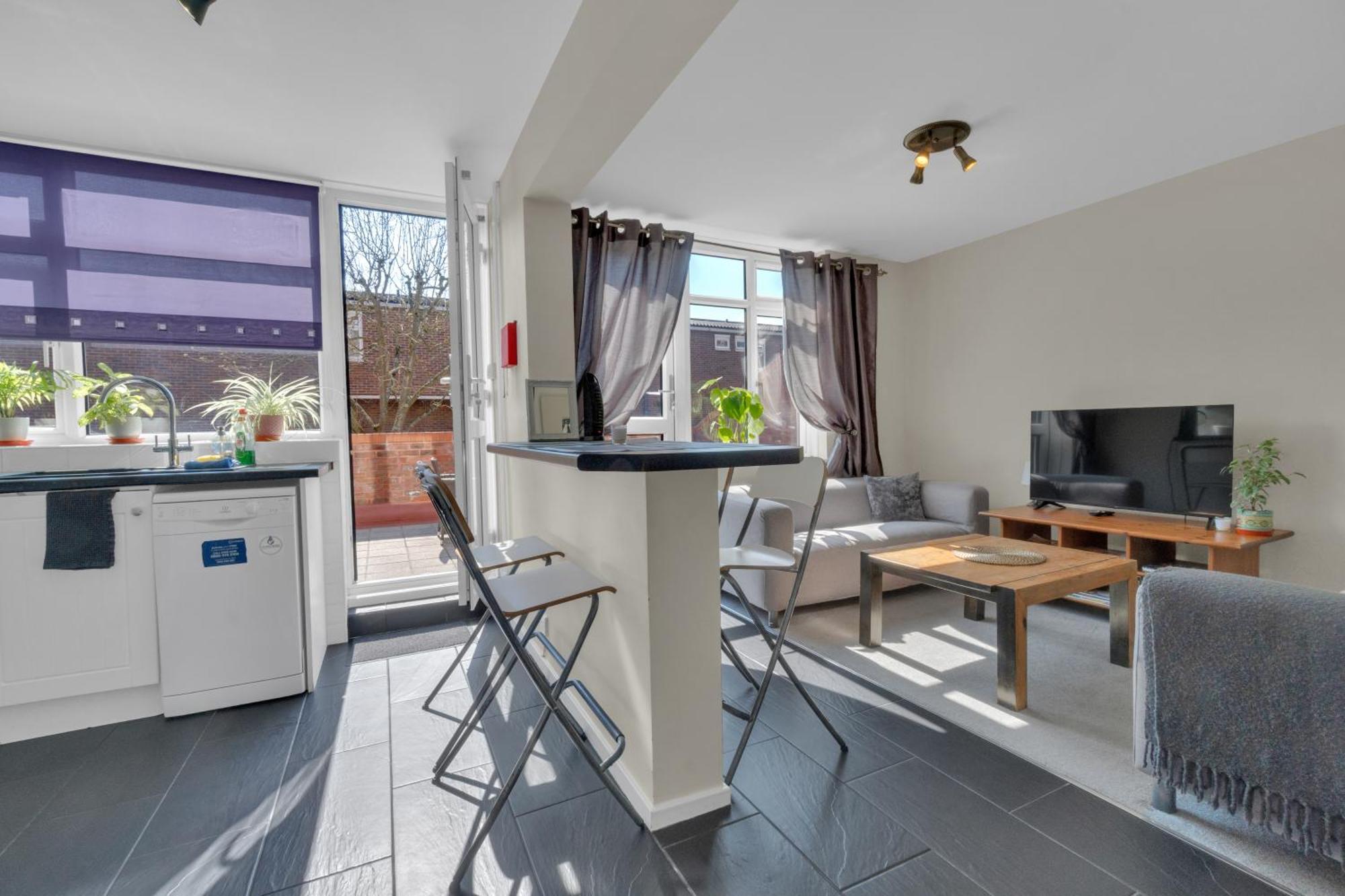 Cosy 5-bedroom Flat With Terrace In Wimbledon London