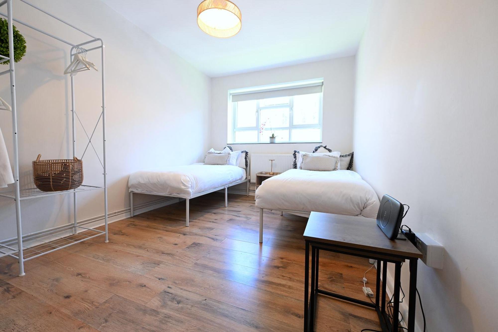 Central City 3 Minutes To Tower Of London Trendy Shoreditch Recently Refurbished 3 Bedrooms Sleeps 8 London