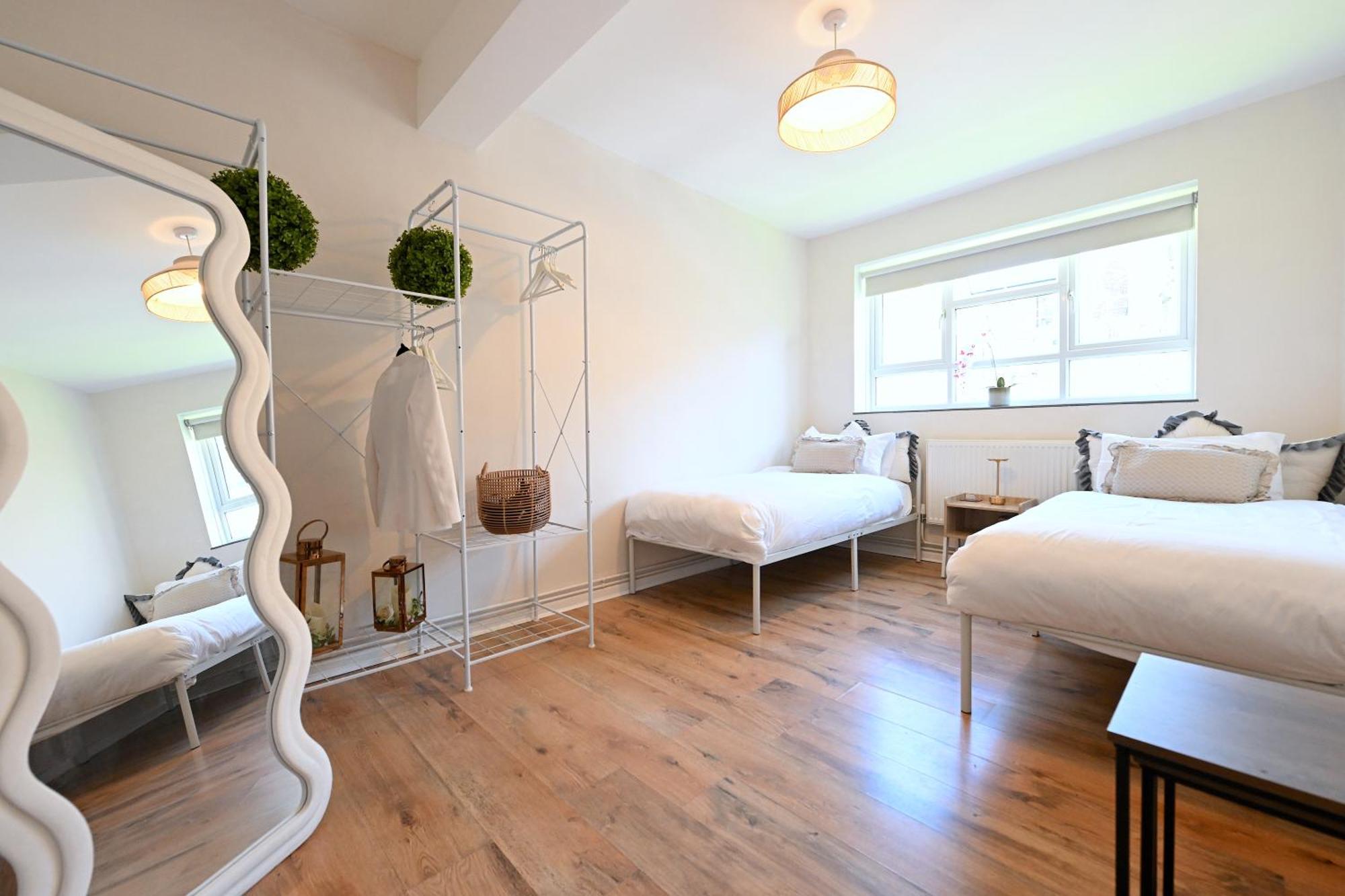 Central City 3 Minutes To Tower Of London Trendy Shoreditch Recently Refurbished 3 Bedrooms Sleeps 8 Apartment