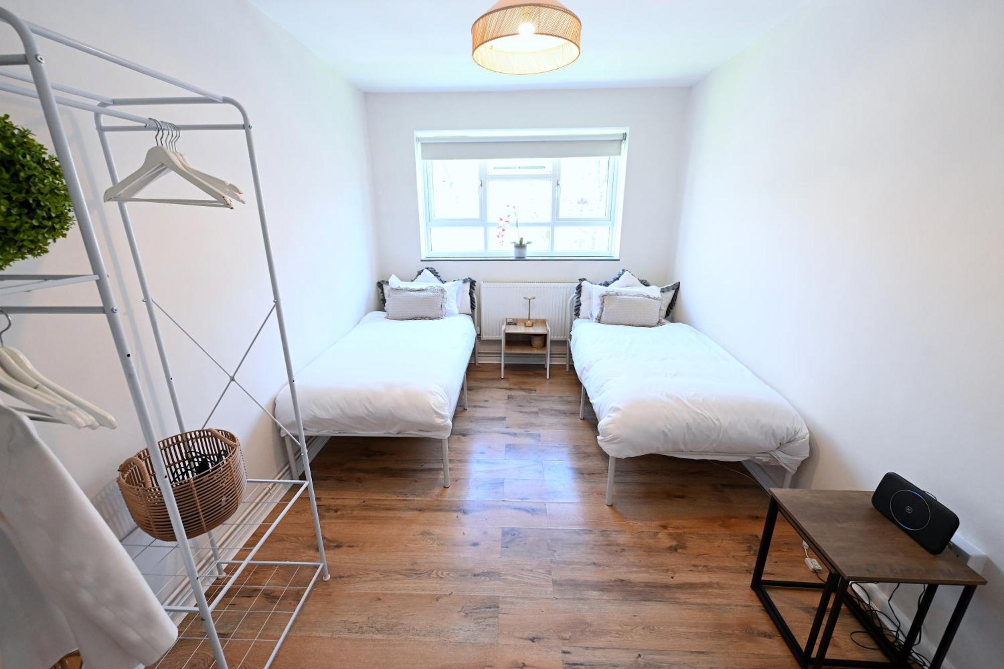 Apartment Central City 3 Minutes To Tower Of London Trendy Shoreditch Recently Refurbished 3 Bedrooms Sleeps 8