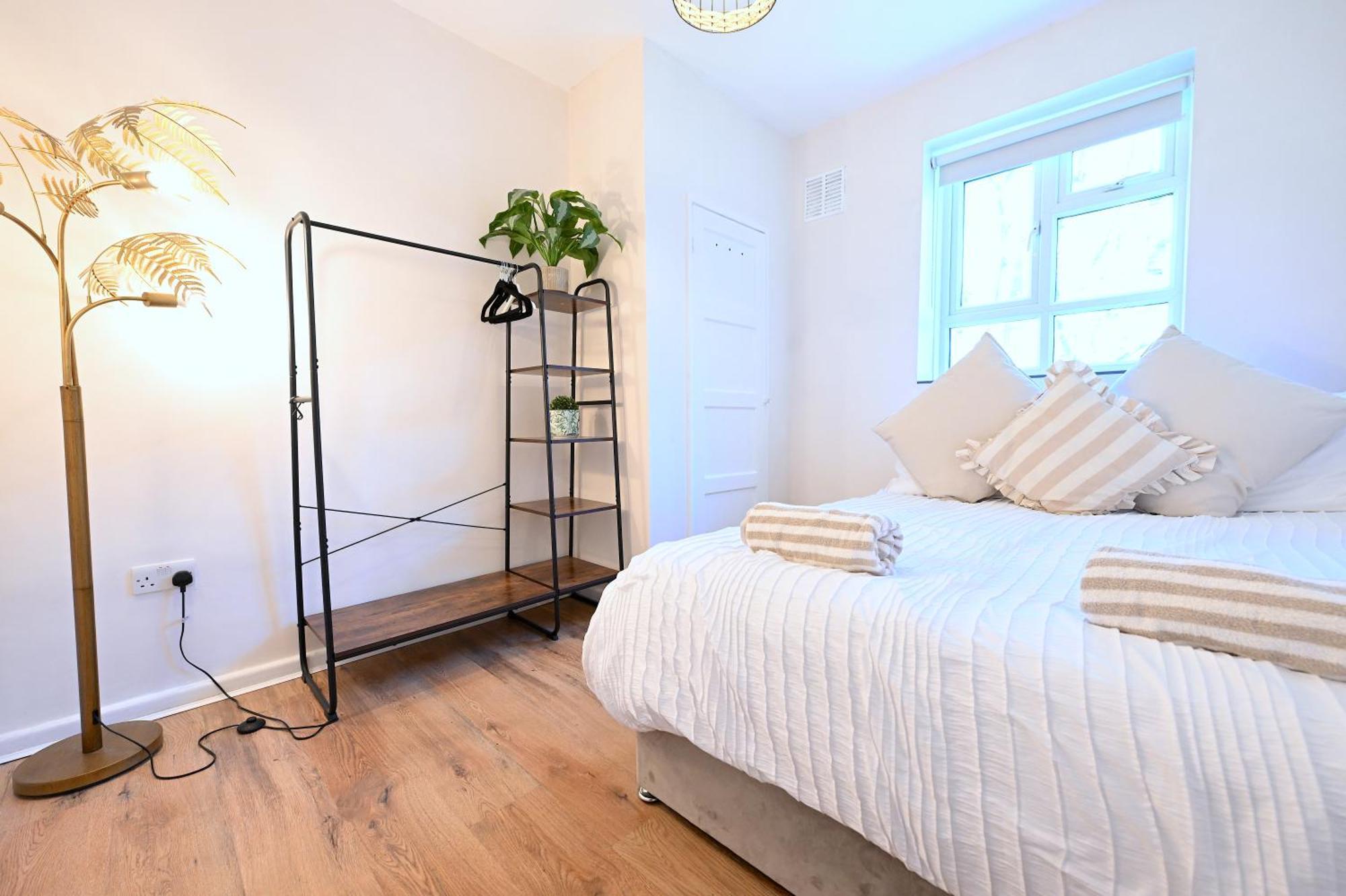 Central City 3 Minutes To Tower Of London Trendy Shoreditch Recently Refurbished 3 Bedrooms Sleeps 8