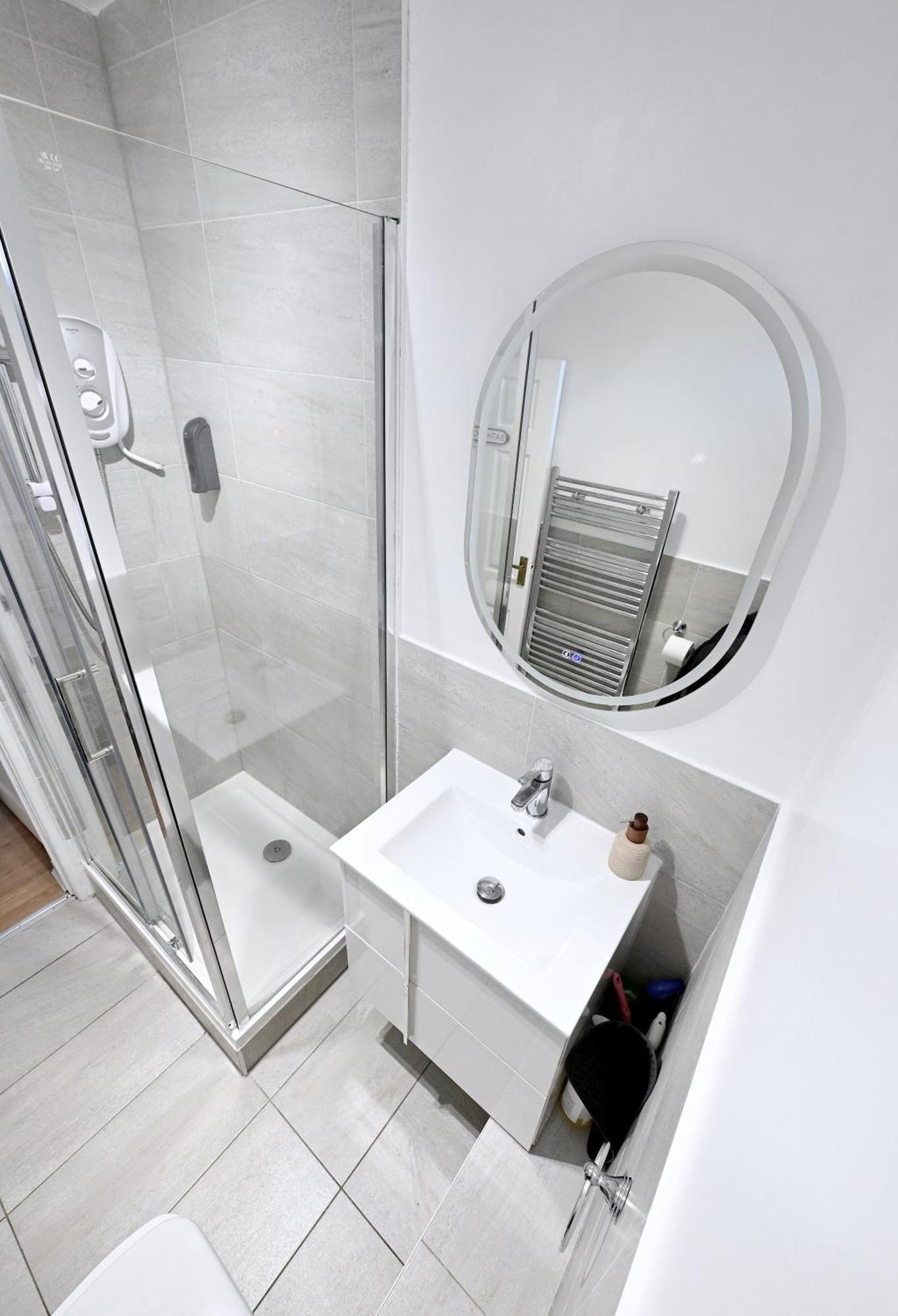 Central City 3 Minutes To Tower Of London Trendy Shoreditch Recently Refurbished 3 Bedrooms Sleeps 8 London