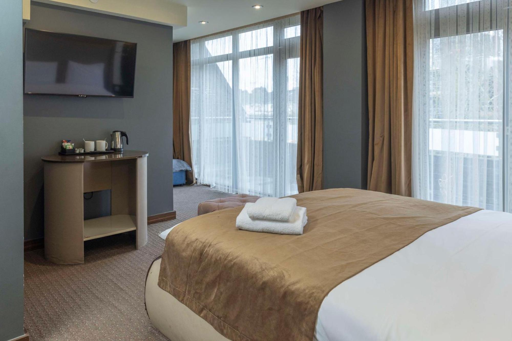 Putney Hotel; Bw Signature Collection Hotel 4*