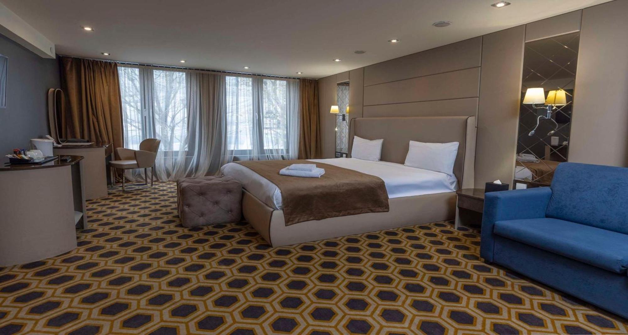 Putney Hotel; Bw Signature Collection 4*