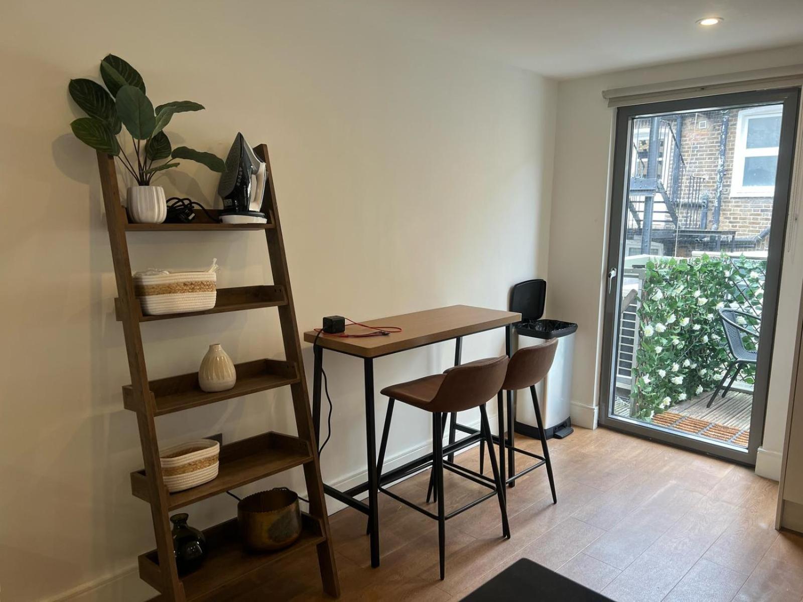 Bright And Modern 3 Bed Hyde Park