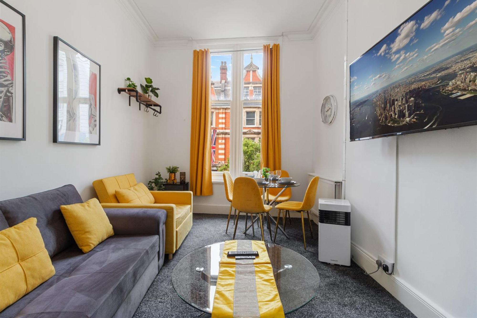 Oxford Street Chic Retreat - Unparalleled Elegance And Urban Comfort! Gc1