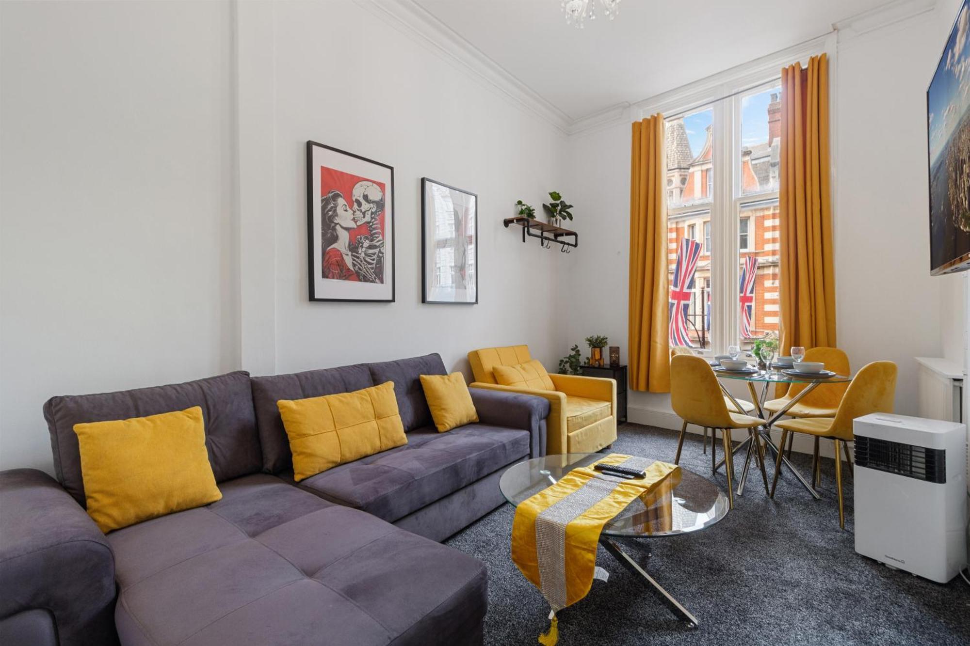 Oxford Street Chic Retreat - Unparalleled Elegance And Urban Comfort! Gc1 *