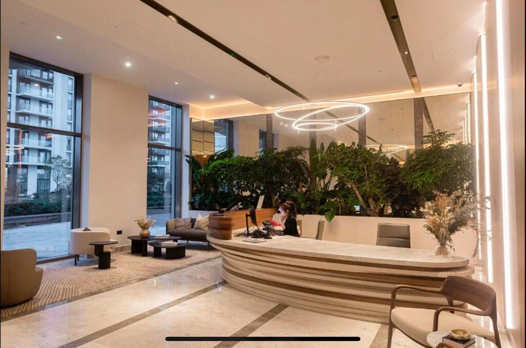 Luxury Modern 2bd 2ba White Living Apartment